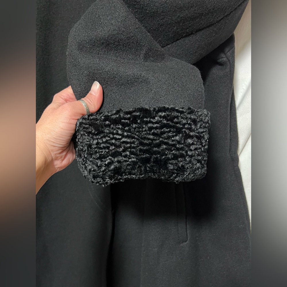 VINTAGE Karizma Long Black Wool Coat Cape Faux Fur Trim Gold Button Classic 70’s - Picture 3 of 16